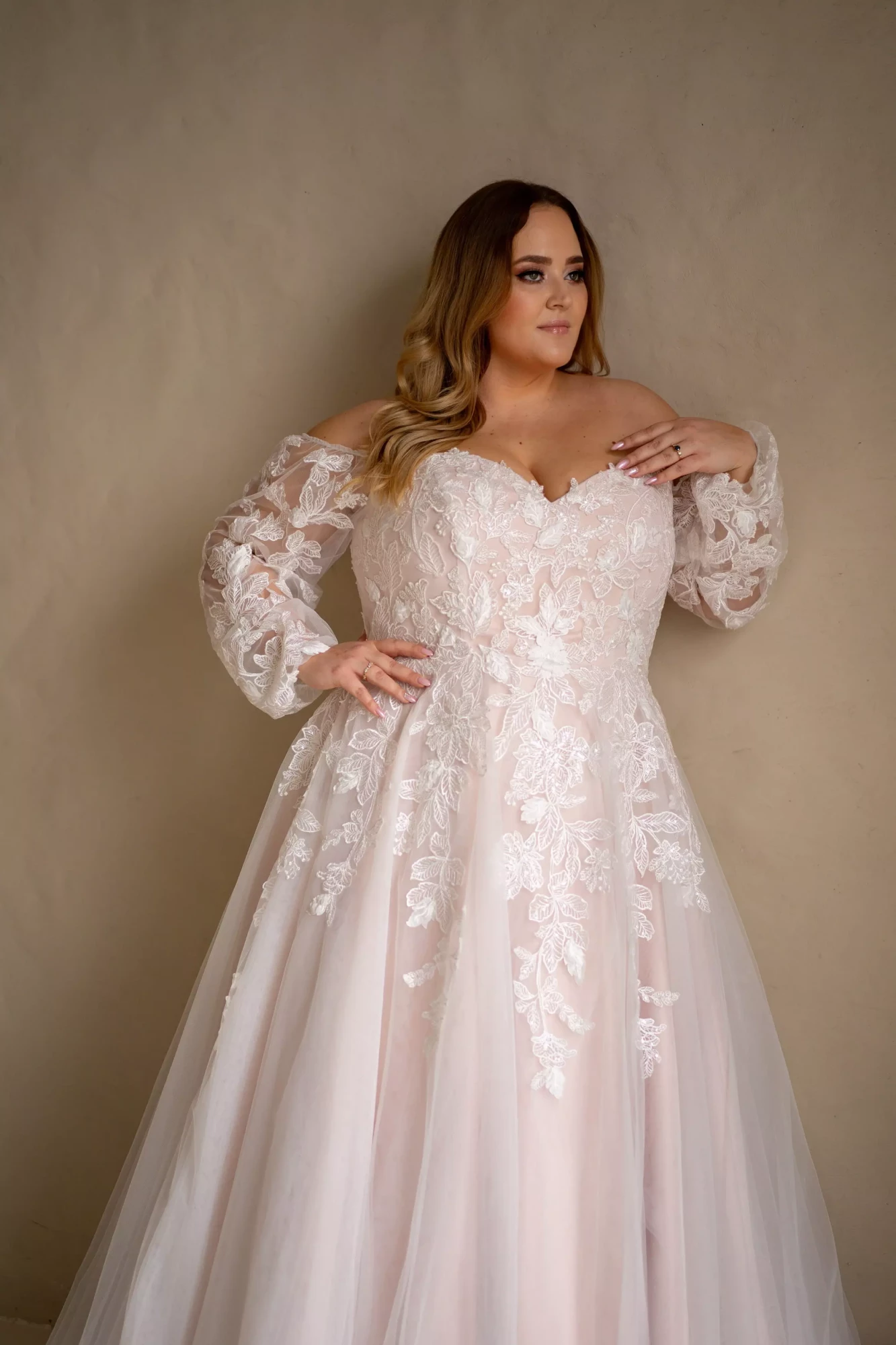 Ida-plus-size-wedding-dress-Lasabina_Brautmode-Dolce-Vita_2