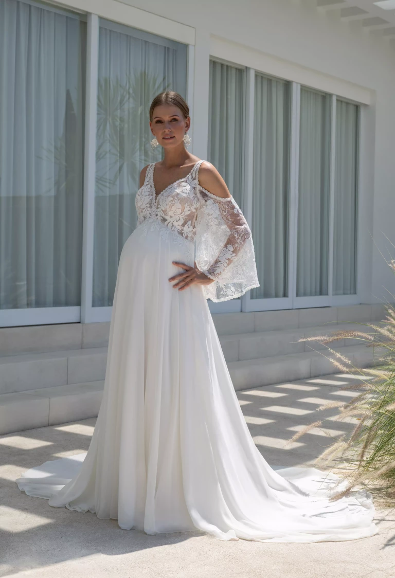 schwanger_heiraten_dolce-vita-huegelheim-curvy_schwangerschaft-brautkleid_mit_spitze-und-trompetenärmeln_3