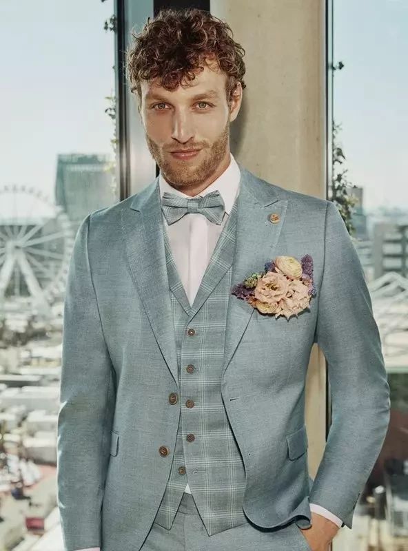 dolce-vita-loerrach-huegelheim-hochzeitsanzug_Wilvorst_Green_Wedding_Look_02_076-web_a7af48473b