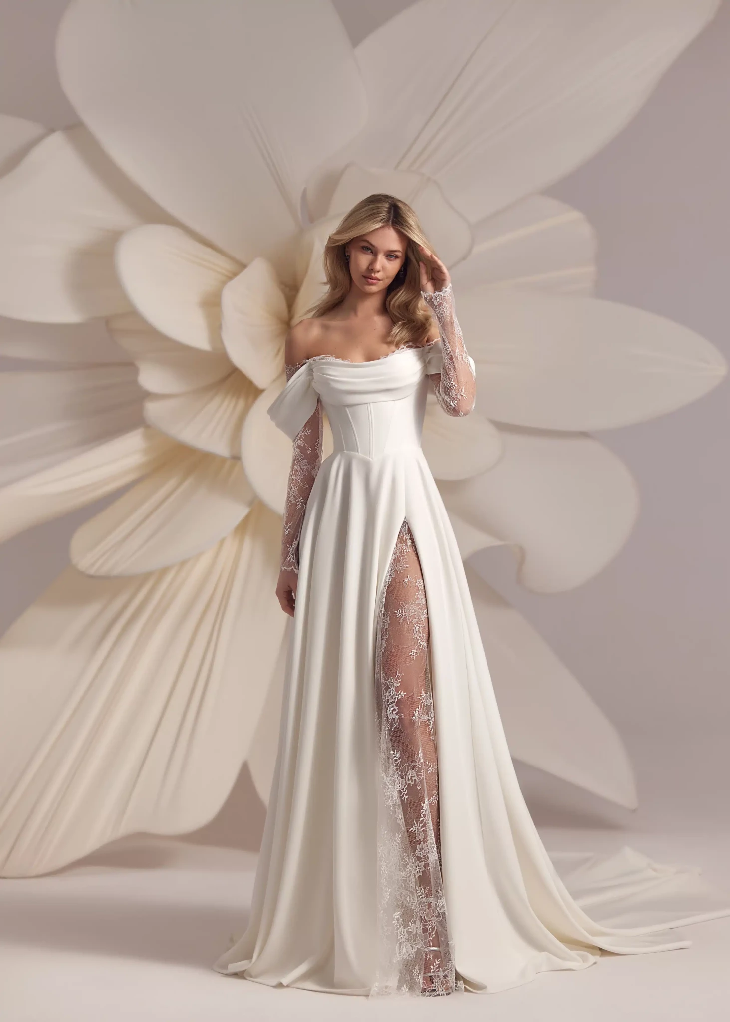 baccara_eva-lendel_brautmode-dolcevita_01